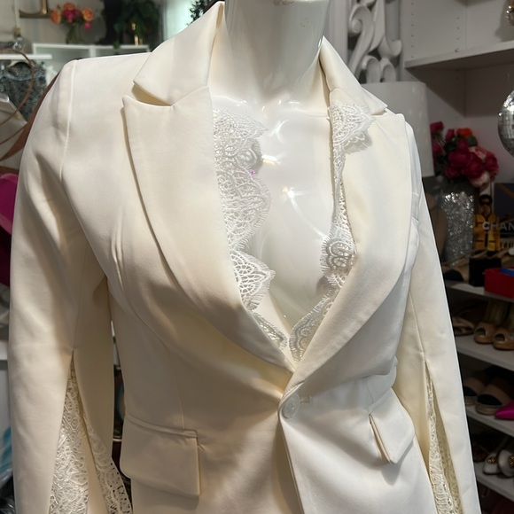 FENDAS White Pantsuit w Lace Design Trim 34/XS - Picture 5 of 16